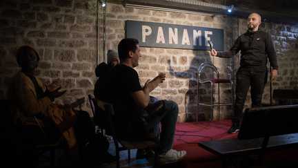 Le Paname Art Café, le plus gros comedy club de France situé à Paris, accusé de management toxique par plusieurs humoristes