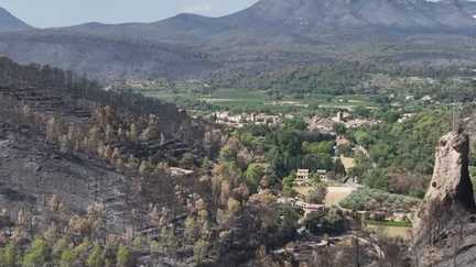 Après les flammes, les touristes font leur retour dans les villages du Var
