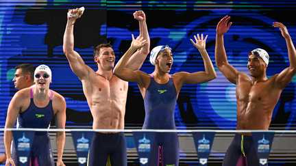 Le relais mixte français en or ! Revivez le 4x100 m 4 nages victorieux aux championnats d'Europe