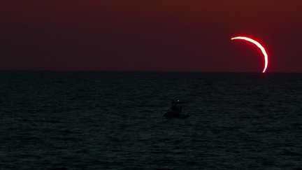 Éclipse solaire : les Français entre contemplation et émerveillement face au phénomène astronomique