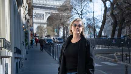 L'ex-mannequin Ebba Karlsson va assigner l'État français pour