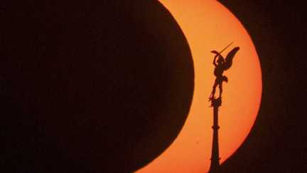 Pyramide du Louvre, dune du Pilat, mont Saint-Michel… Les plus belles images de l’éclipse solaire