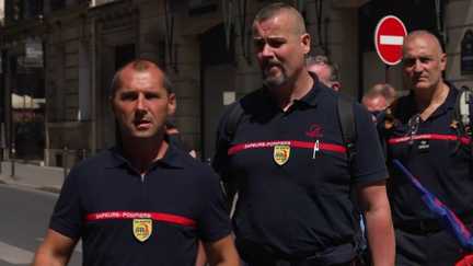En grève, les pompiers voient rouge et demandent plus de moyens