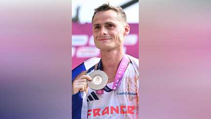 Epuisé, Aurélien Quinion ne réalise pas qu'il est médaillé de bronze sur le marathon marche