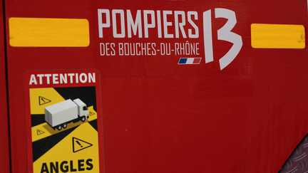 Un avion de l'armée de l'air tombe sur une route à Salon-de-Provence, deux militaires légèrement blessés