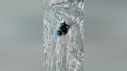 Sauvetage : suspendu à une falaise