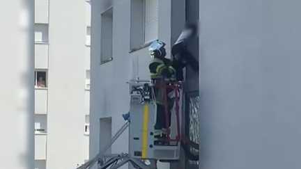 Aubagne : une fillette de 6 ans, suspendue au cinquième étage d'un bâtiment, sauvée in extremis