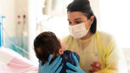Deux traitements préventifs contre la bronchiolite des bébés remboursés à 65% dès fin août, contre 30% actuellement