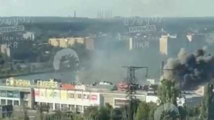 Au moins 16 morts et 130 blessés dans l’attaque russe d’un centre commercial ukrainien