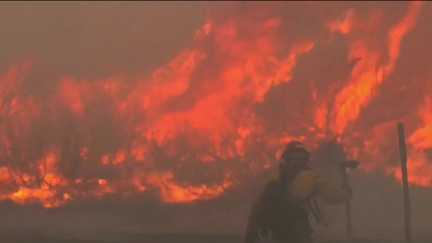 Incendie au Nevada : 6 000 hectares ravagés, 42 000 personnes évacuées et l'état d'urgence déclaré