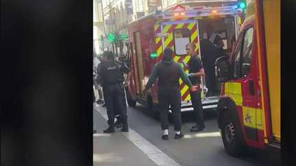 Paris : un cycliste poignardé au cou après une altercation avec un automobiliste