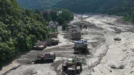 De nombreux touristes pris au piège après les inondations au Népal