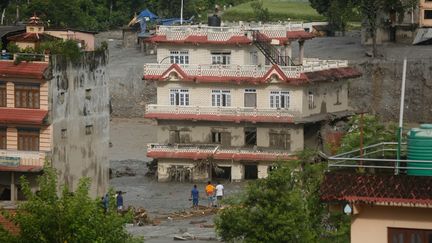 Ce que l'on sait des personnes portées disparues dans la coulée de boue au Népal et au Tibet, pays par pays