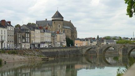 Étranges sculptures, bains-douches historiques et chocolat… Les trésors cachés de la Mayenne