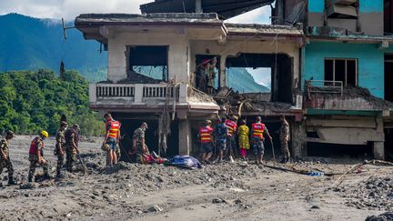 Le ministère des Affaires étrangères confirme que quatre Français sont portés disparus après les crues meurtrières au Népal et au Tibet