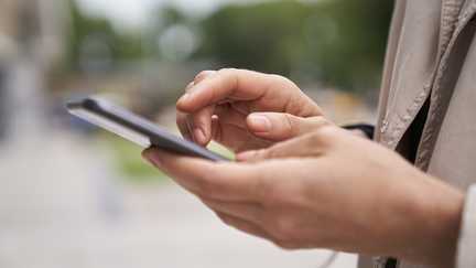 Aux Etats-Unis, un militant anti-police et écologiste poursuivi pour avoir supprimé les données de son smartphone