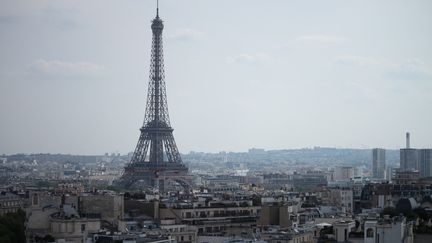 L'éviction du personnel féminin de la tour Eiffel lors d'un évènement hindou est un événement