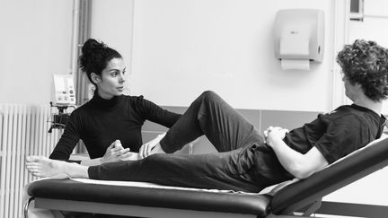 REPORTAGE. Découvrez le pôle santé de l'Opéra de Paris : une équipe aux petits soins pour les 154 danseurs du ballet national