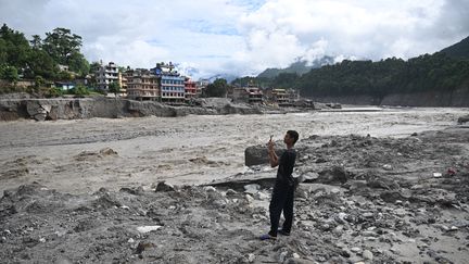 Crues dans l'Himalaya : le bilan dépasse les 1 000 morts au Népal et en Chine, plus de 4 000 personnes portées disparues