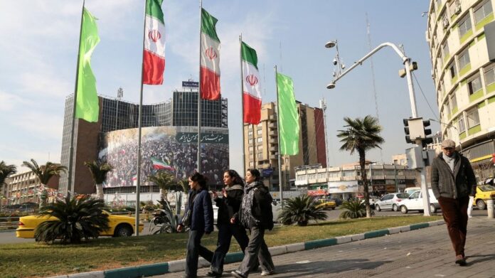 Guerre au Moyen-Orient : l'Iran dit lancer une