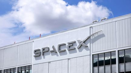 Quatre sociétés américaines, dont Blue Origin et SpaceX, annulent leur venue au Sommet spatial à Paris, selon le ministère de l'Espace français