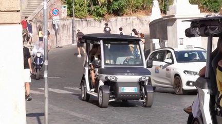 Tourisme : à Rome, les voiturettes de golf permettant de visiter la ville commencent à poser problème et à excéder les habitants