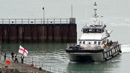 Des manifestants anti-immigration ont bloqué l'accès au port de Douvres, le trafic maritime entre la France et le Royaume-Uni brièvement interrompu