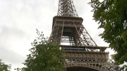 La colère des salariés de la tour Eiffel après l’éviction du personnel féminin lors de la visite d’une délégation hindoue