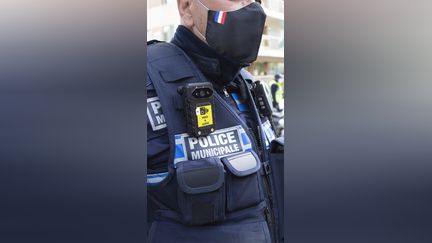 Carcassonne : des policiers municipaux suspendus après des propos discriminatoires et complotistes