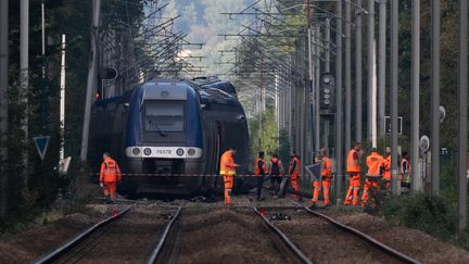 Une quarantaine de blessés, la piste d'un acte malveillant, le trafic perturbé... Ce que l'on sait après le déraillement d'un TER reliant Rouen à Caen