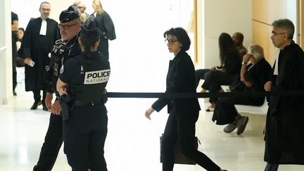 Procès de Rachida Dati pour corruption : l'audience s'est ouverte à Paris, en l'absence de Carlos Ghosn