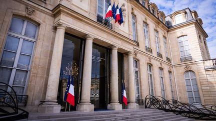 Baisse des taxes, blocage des prix, hausse des aides ciblées… Face à la nouvelle flambée des carburants, que proposent les candidats à la présidentielle ?