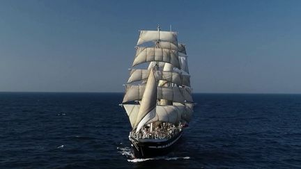 Le Belem débute sa rénovation hors normes sous les yeux des curieux à Saint-Nazaire