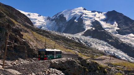 Le tramway du Mont Blanc et son ascension spectaculaire rendent les sommets alpins accessibles