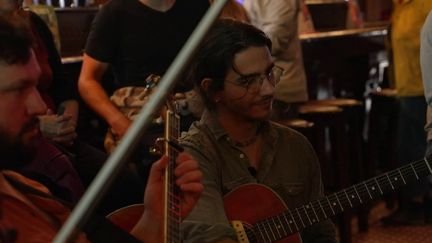 Ce luthier français a imposé son savoir-faire dans la région de Galway, en Irlande