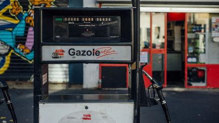 Flambée des prix des carburants : le gouvernement veut imposer une