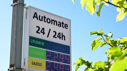 Comment bénéficier de l'aide aux grands rouleurs, étendue à plus de 5 millions de Français face à la hausse des prix des carburants ?
