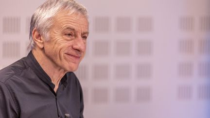 L'écrivain Jean-Christophe Rufin appelle à considérer Thélyson Orélien, accusé d'avoir utilisé l'IA pour écrire son dernier roman, comme innocent,