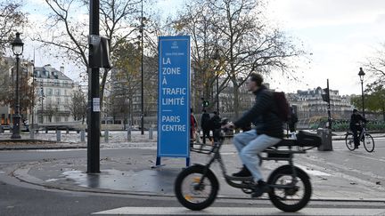 La zone à trafic limité dans le centre de Paris et les aménagements près de la porte Maillot apportent