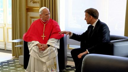 Reproduction d'un futur vitrail de Notre-Dame, croix en ferrite... Le pape Léon XIV a reçu quatre cadeaux diplomatiques lors de sa visite en France