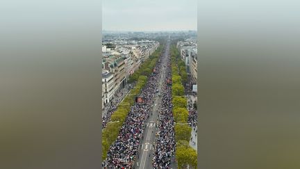 Les images impressionnantes de la foule avant la messe géante du pape Léon XIV