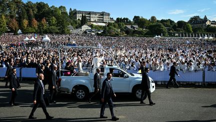 Visite du pape en France : nouveau bain de foule pour Léon XIV avant la messe à Lourdes