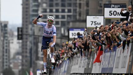 La surprise Brandon McNulty, le festival Mathieu van der Poel, les crampes de Paul Seixas... Le résumé de la course exceptionnelle des Mondiaux de cyclisme