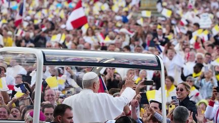 De Paris à Lourdes, les images de la visite du pape resteront dans l’histoire