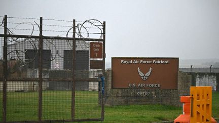 La piste d’un acte commandité depuis l’étranger étudiée après l'arrestation de cinq hommes près d’une base américaine en Angleterre
