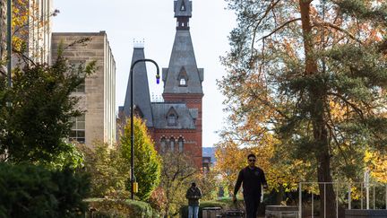 Pourquoi la réouverture de l'enquête sur un viol collectif dans une prestigieuse université suscite une vague d'indignation aux Etats-Unis