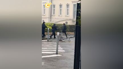 Un ado blessé après le tir d’un policier