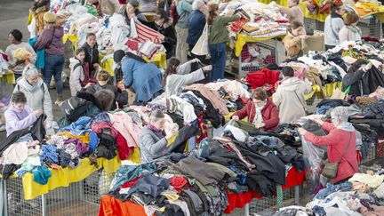 Fast fashion : faut-il réguler Zara, H&M et Uniqlo comme Shein, Temu ou AliExpress ?