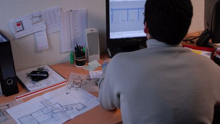 Quand les logiciels surveillent, évaluent et sanctionnent les salariés au travail
