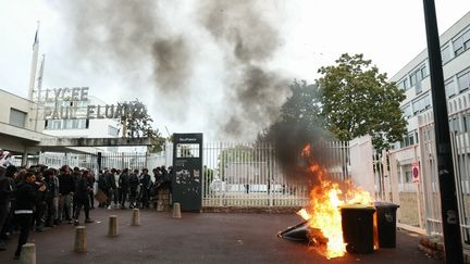 PODCAST. Tir de LBD devant les lycées, protections remboursées et vol qui tourne mal : ça dit quoi ce 1er octobre ?